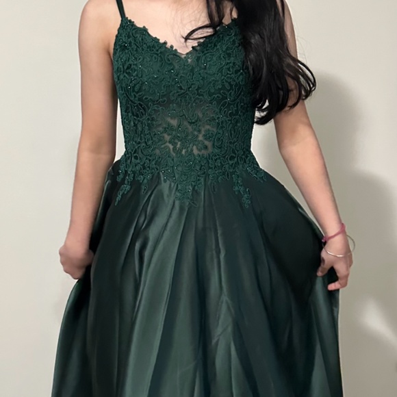 Prom Dress Green size 2 - Picture 2 of 2